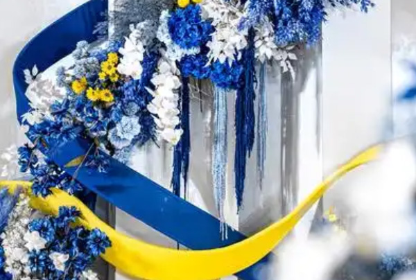 蓝金撞色旅行主题婚礼策划